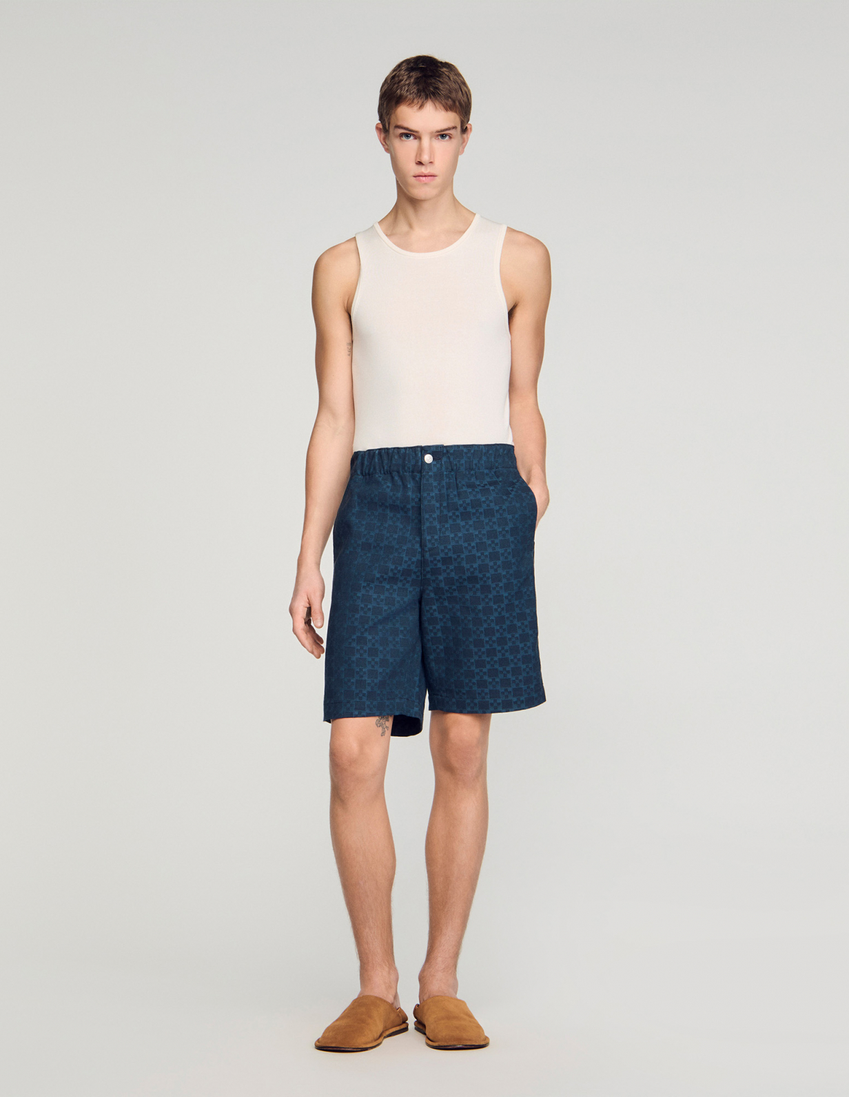 Мужские синие шорты с геометричным узором_1