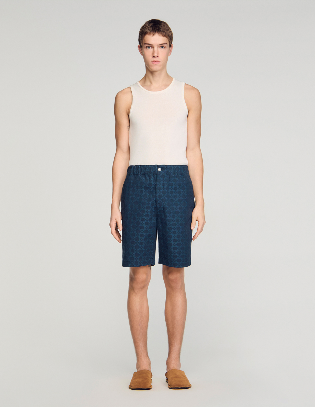 Мужские синие шорты с геометричным узором_2