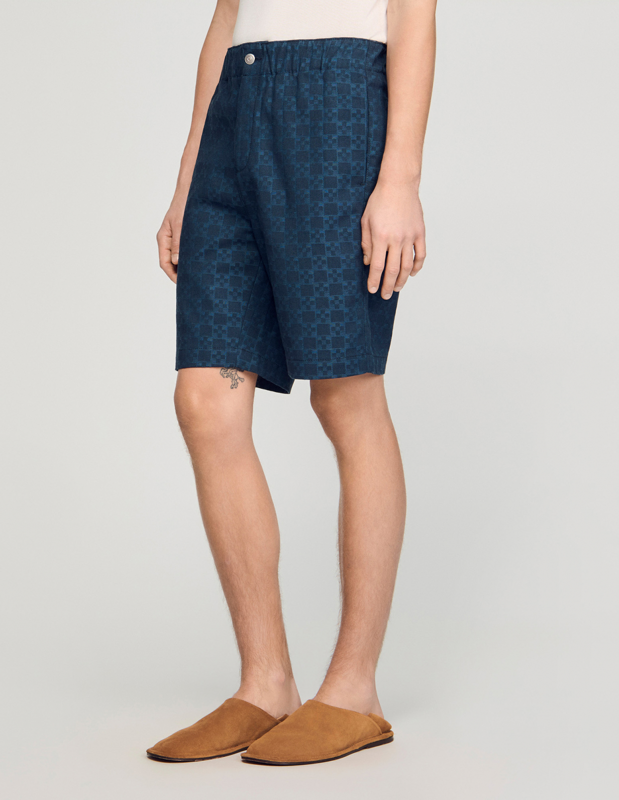 Мужские синие шорты с геометричным узором_4