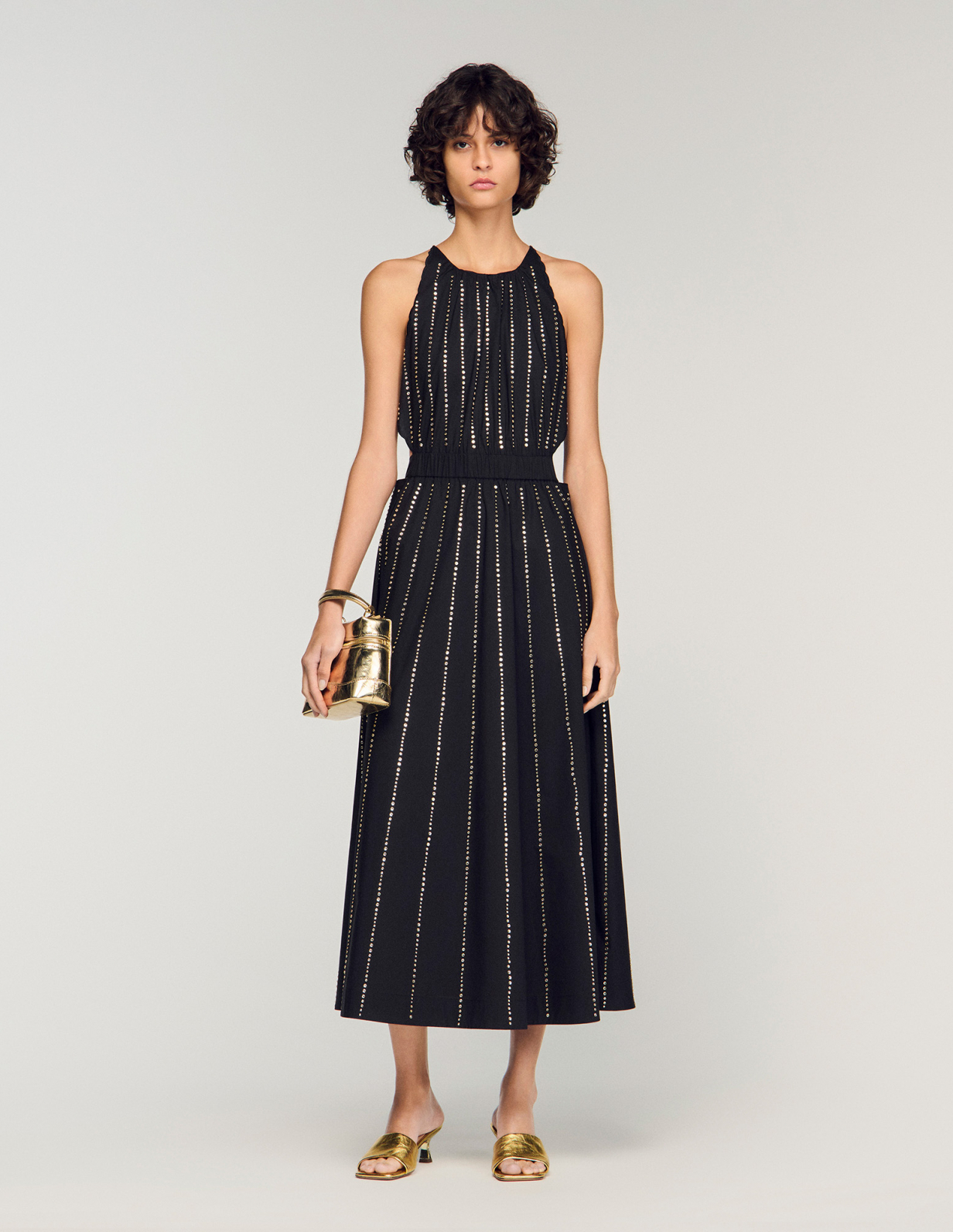 Жіноча чорна сукня, прикрашена стразами_1