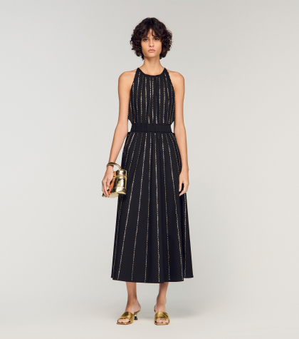 Жіноча чорна сукня, прикрашена стразами