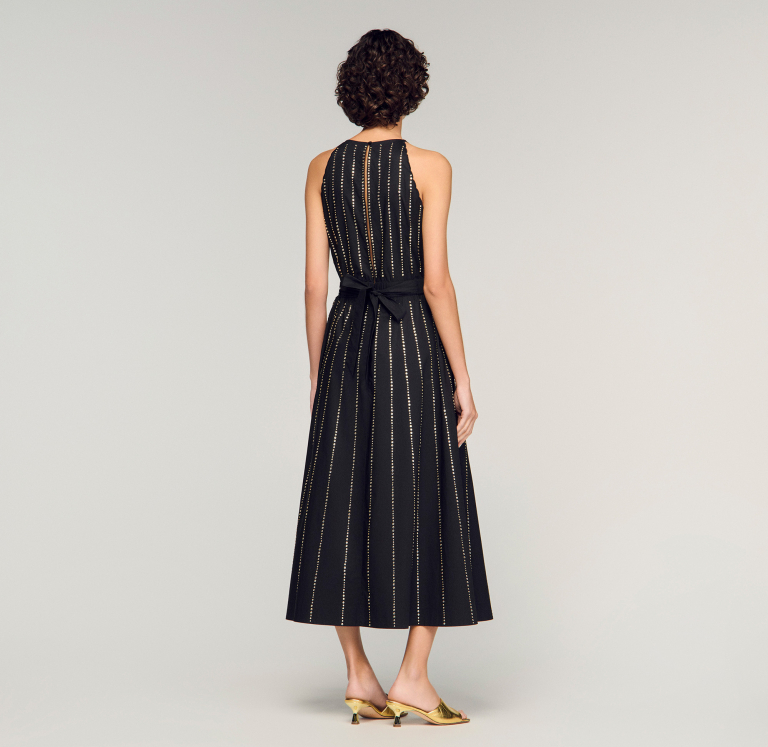 Жіноча чорна сукня, прикрашена стразами