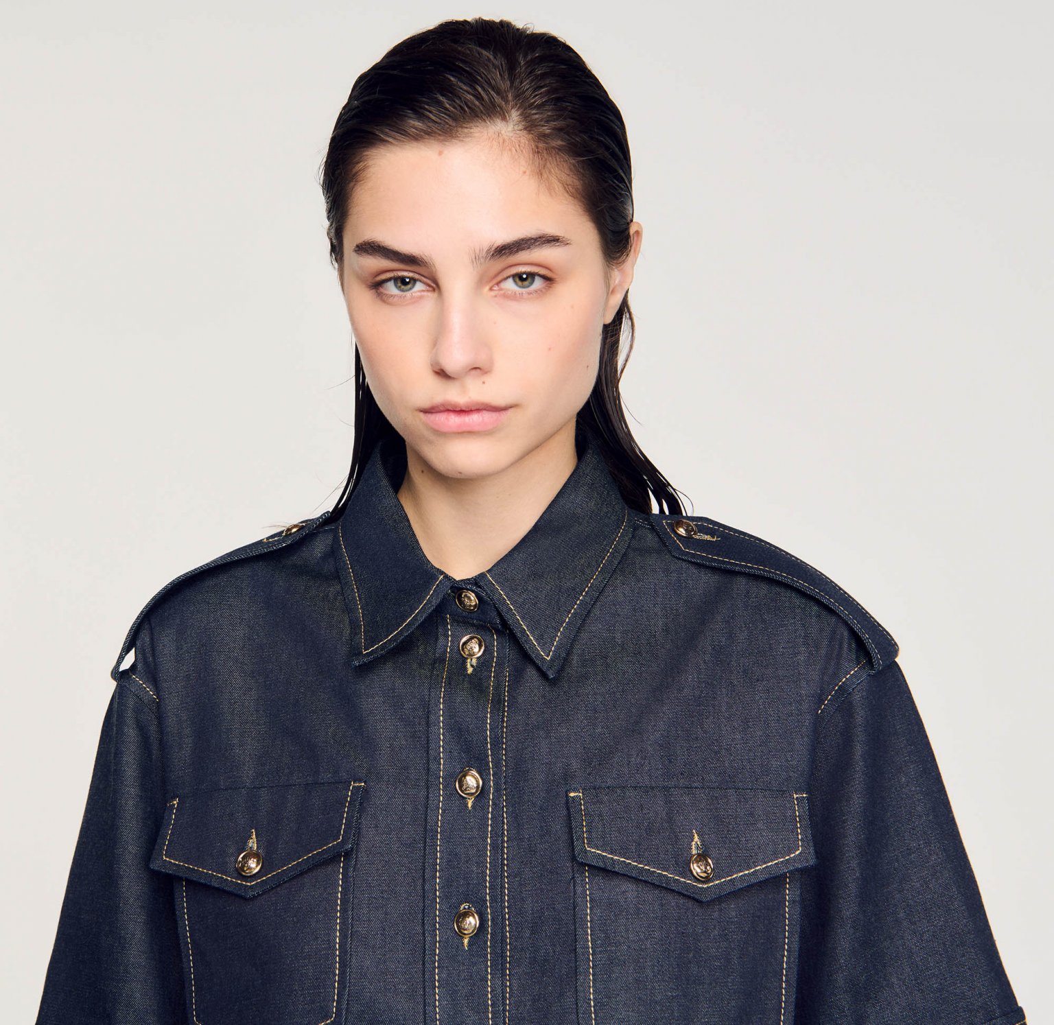 Жіноча джинсова сорочка з короткими рукавами_5