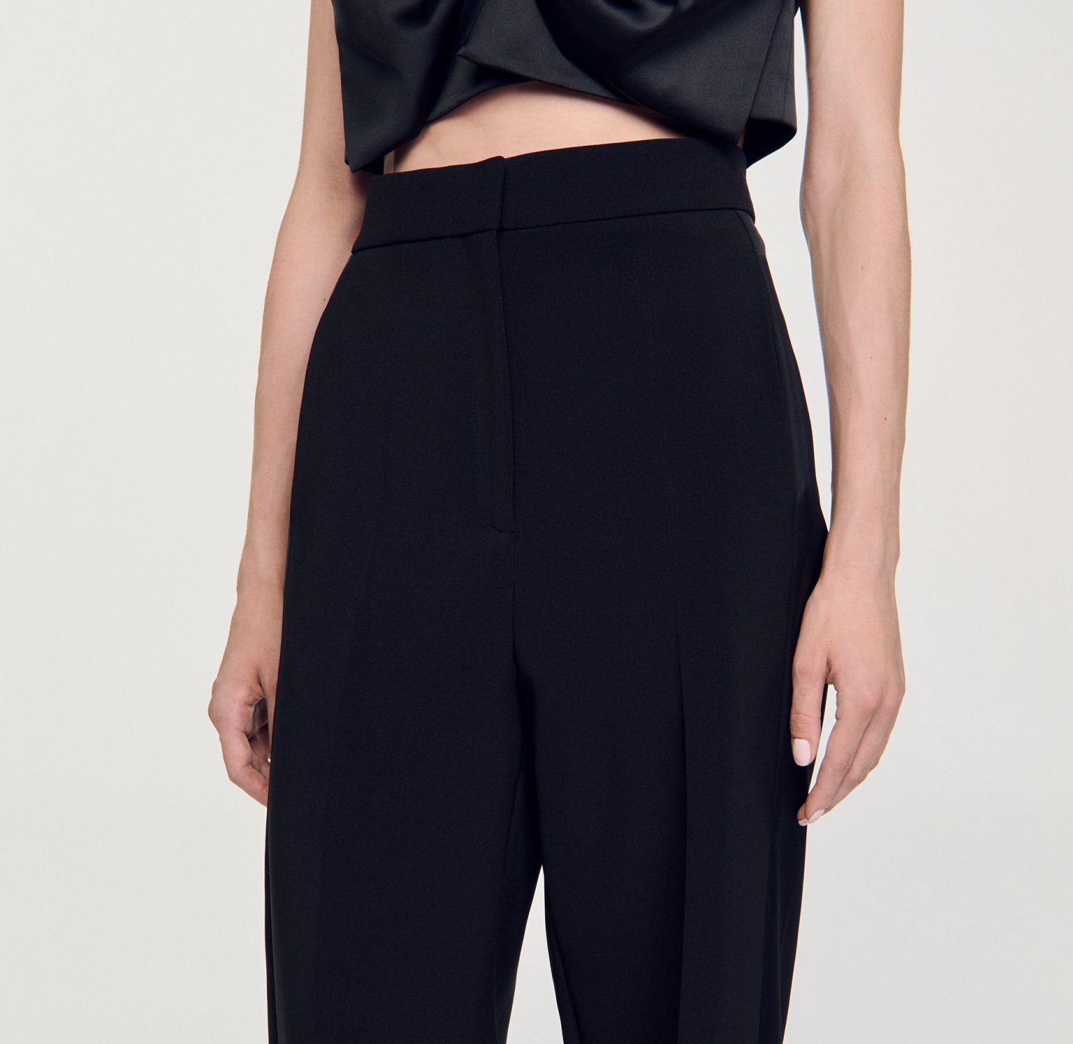 Женские черные брюки с атласным лампасом_3