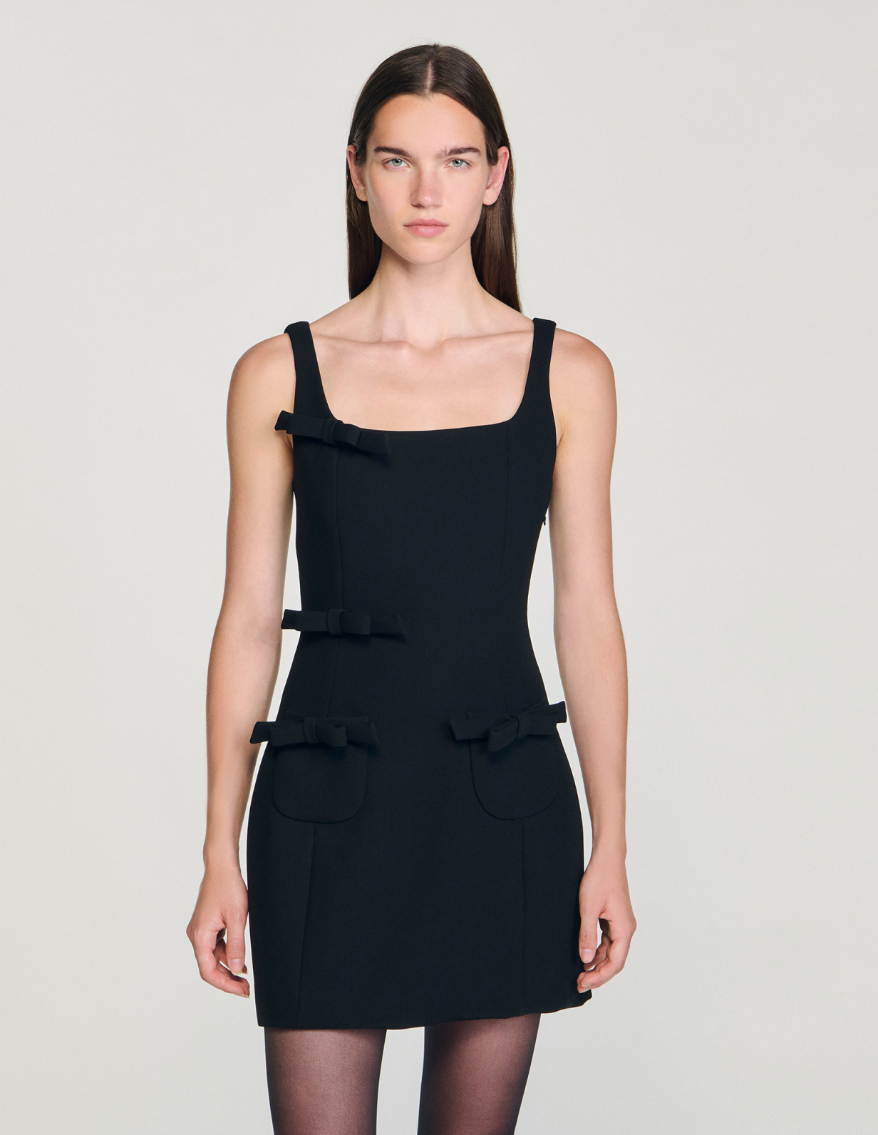 Жіноча коротка сукня з бантами_4