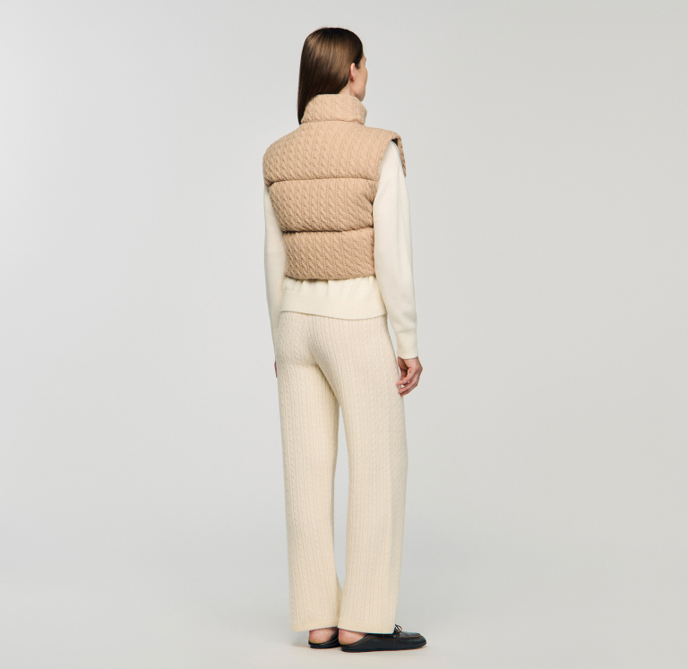 Женский шерстяной жилет фактурной вязки