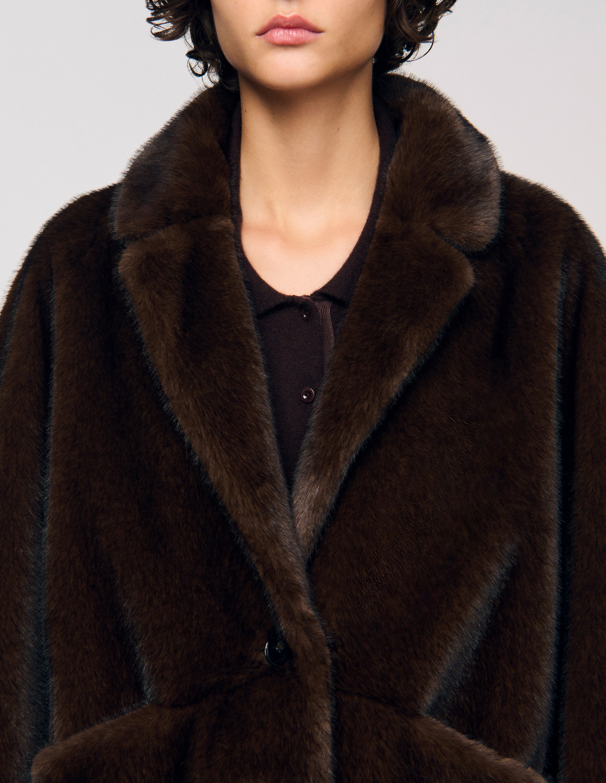 Жіноча коричнева шуба зі штучного хутра_3