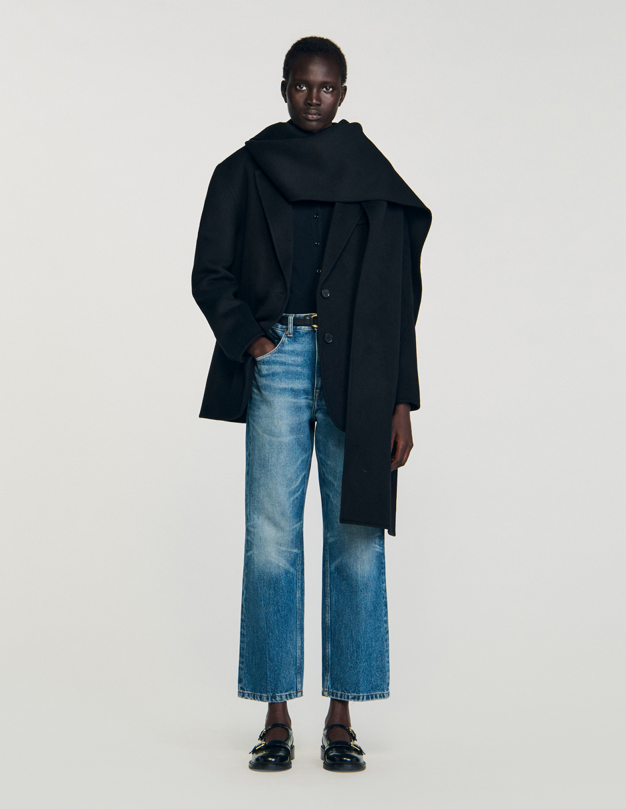 Женское короткое пальто с интегрированным шарфом_1