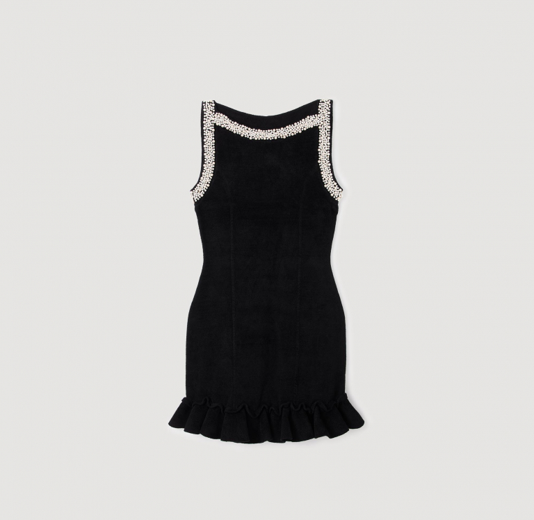 Женское короткое платье с декоративным жемчугом