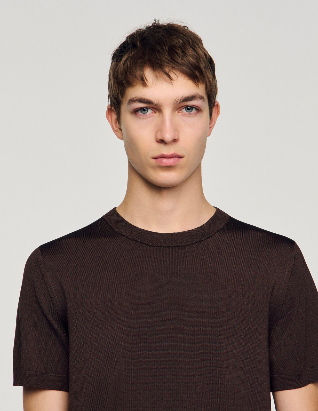 Чоловіча коричнева в'язана футболка_4