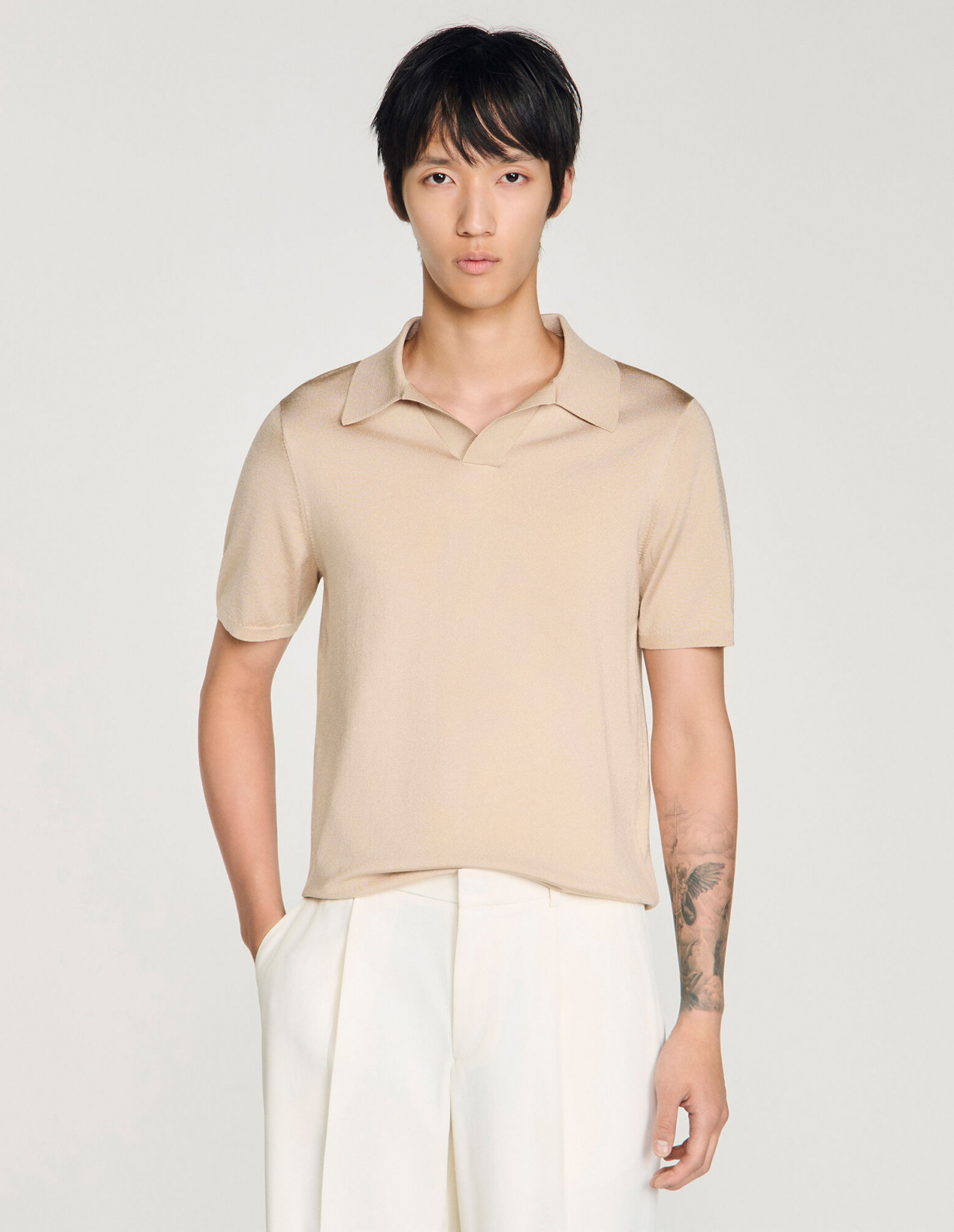 Чоловіче трикотажне поло з V-подібним вирізом_4