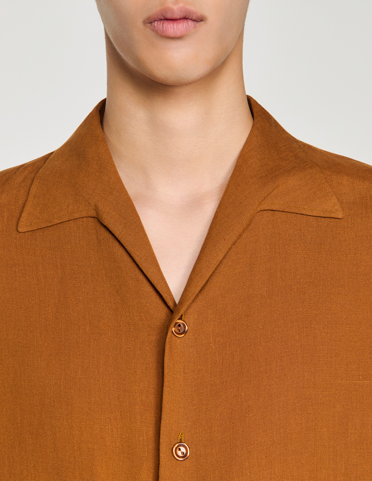 Мужская коричневая льняная рубашка_3