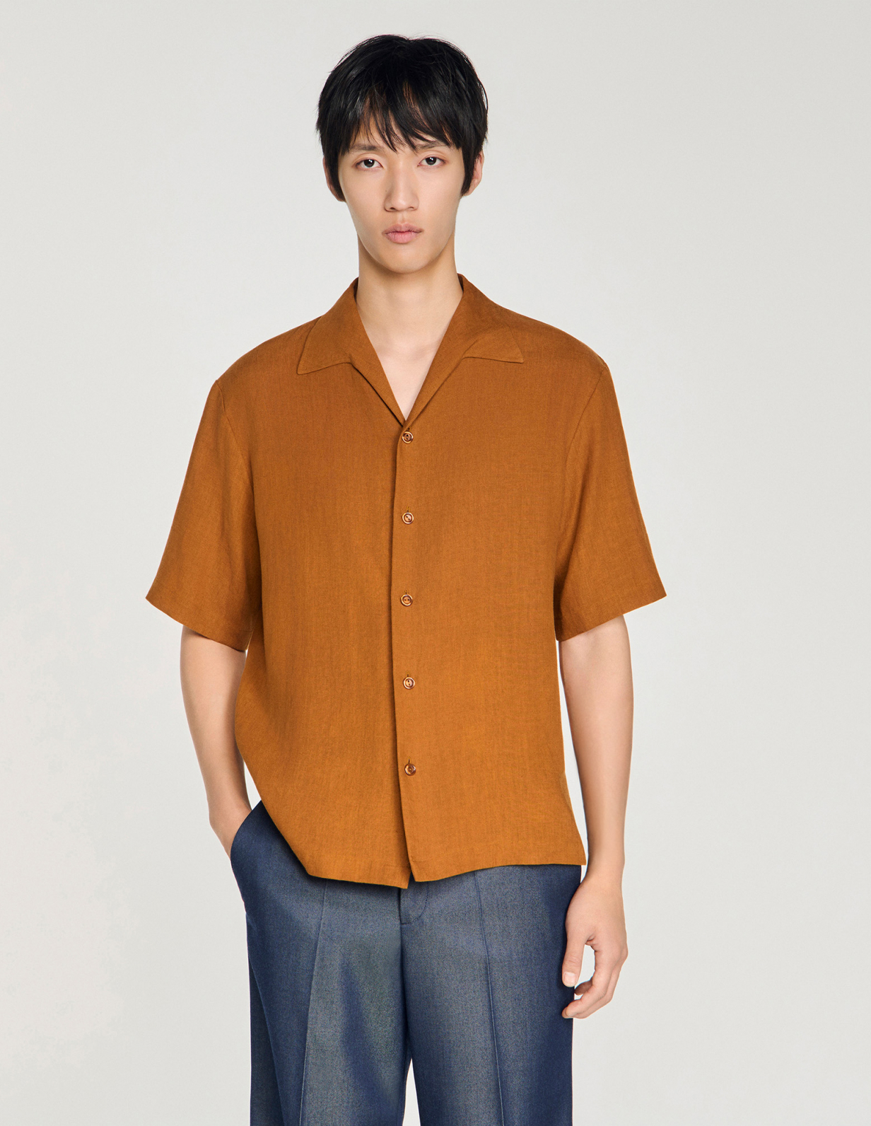 Мужская коричневая льняная рубашка_4