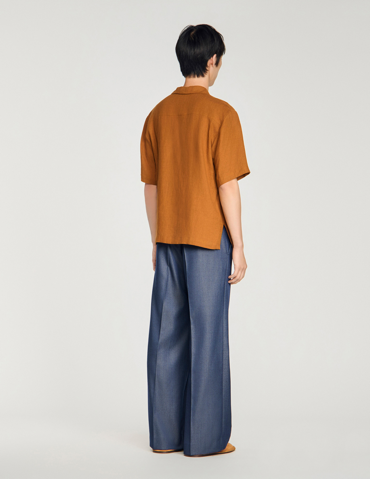 Мужская коричневая льняная рубашка_5