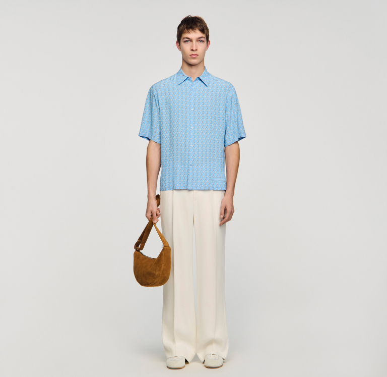 Чоловіча блакитна сорочка з принтом у вигляді ланок