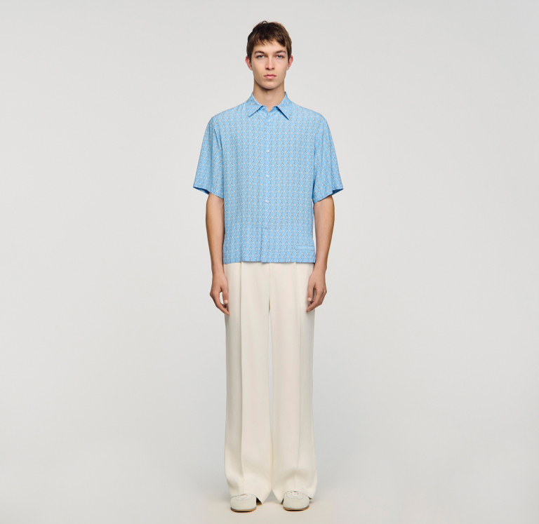 Чоловіча блакитна сорочка з принтом у вигляді ланок