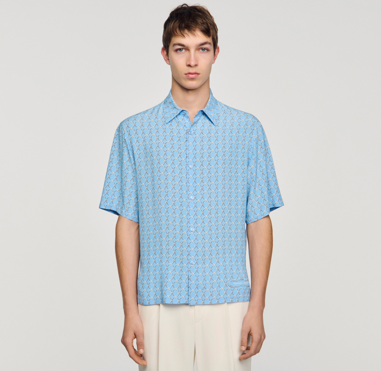 Чоловіча блакитна сорочка з принтом у вигляді ланок