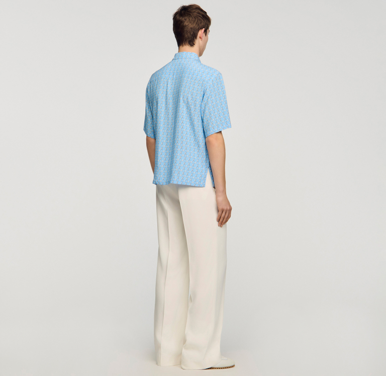 Чоловіча блакитна сорочка з принтом у вигляді ланок