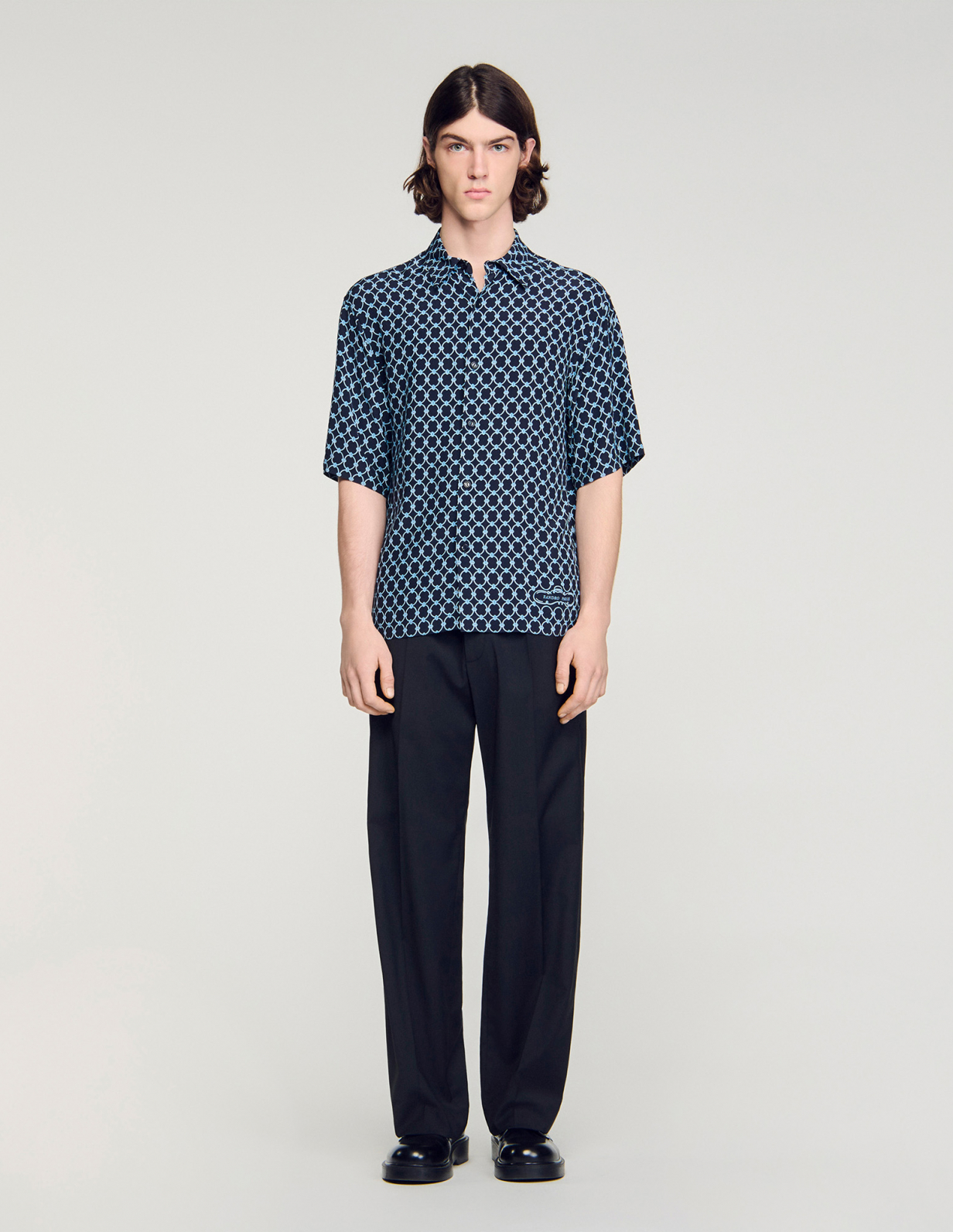 Мужская синяя рубашка с принтом в виде звеньев_2