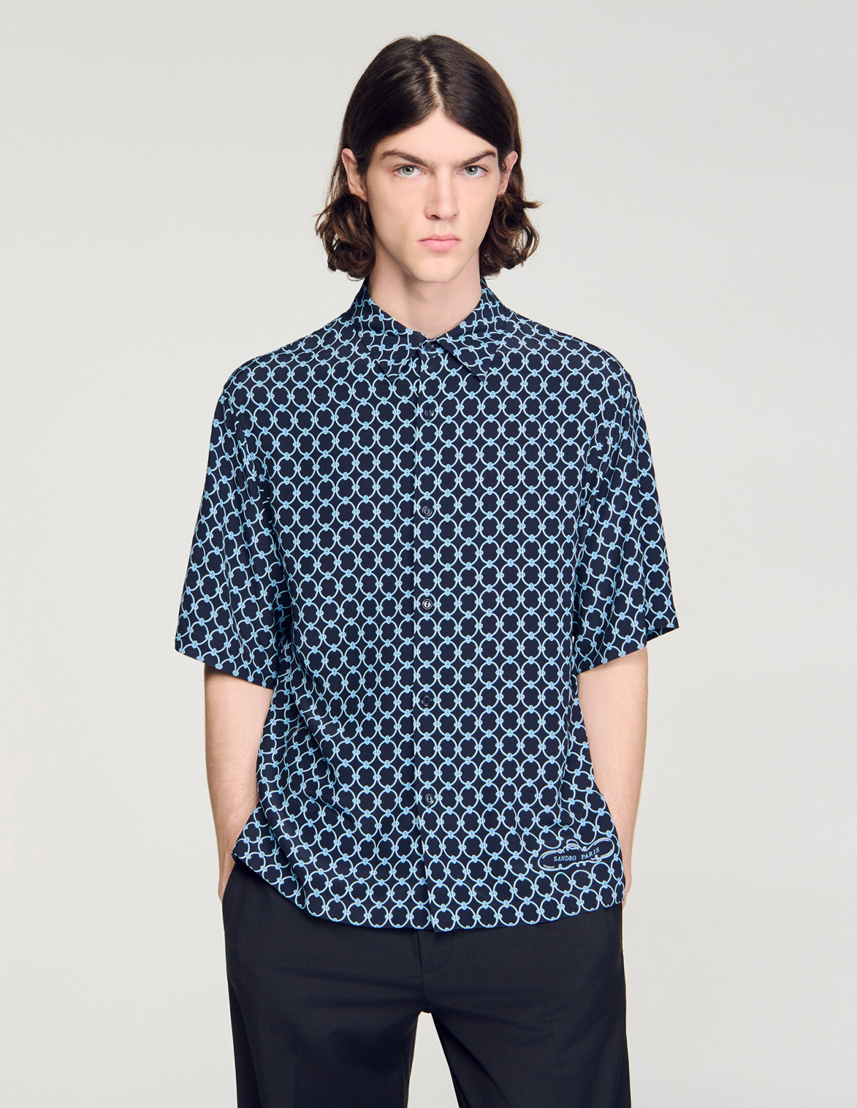 Мужская синяя рубашка с принтом в виде звеньев_4