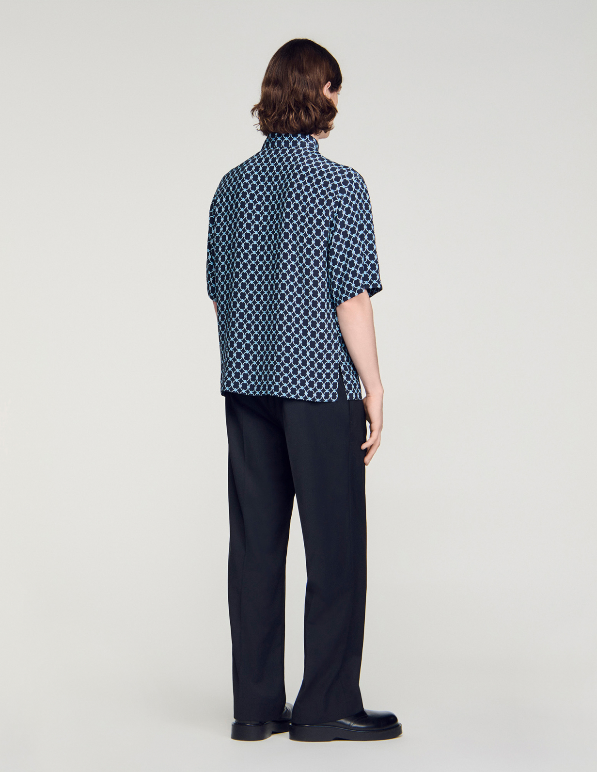 Мужская синяя рубашка с принтом в виде звеньев_5