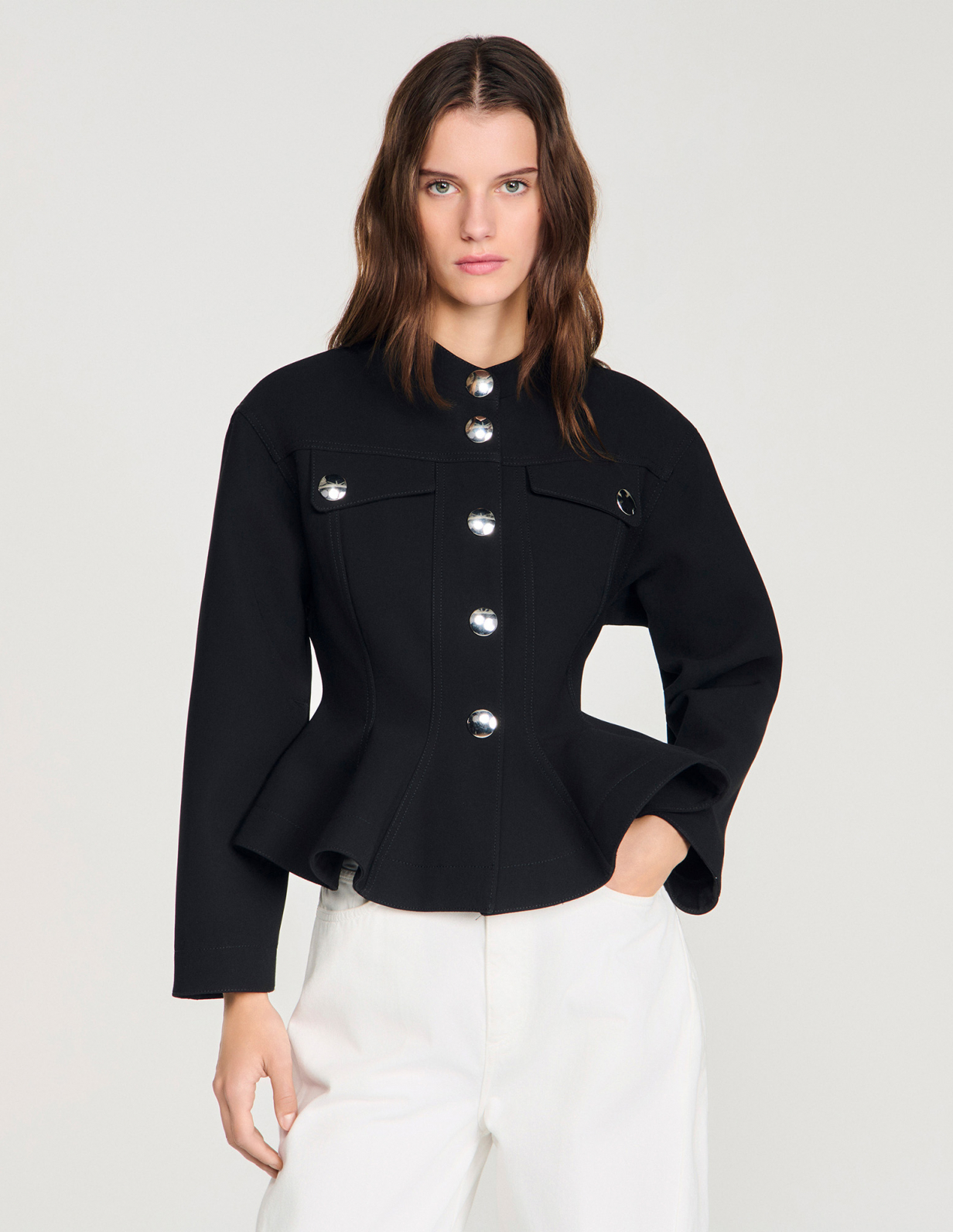 Женский короткий жакет с баской и оборками._4