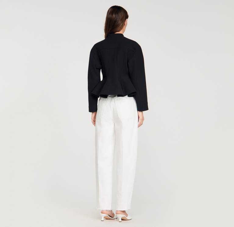 Женский короткий жакет с баской и оборками.