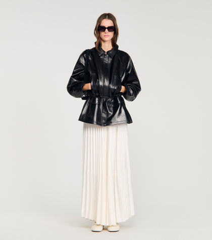 Жіноча чорна шкіряна куртка