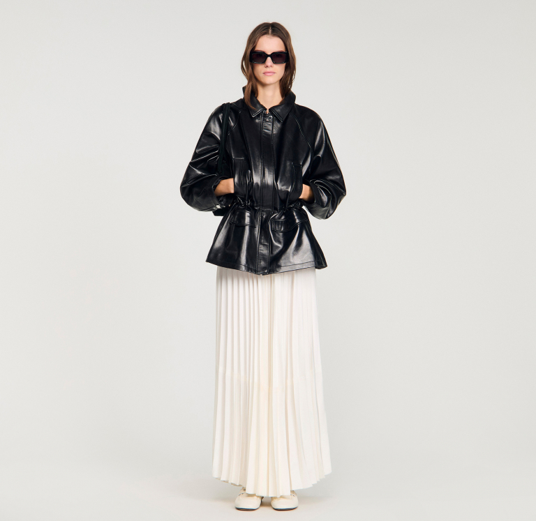 Жіноча чорна шкіряна куртка