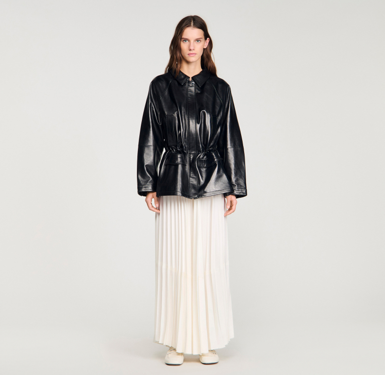 Жіноча чорна шкіряна куртка