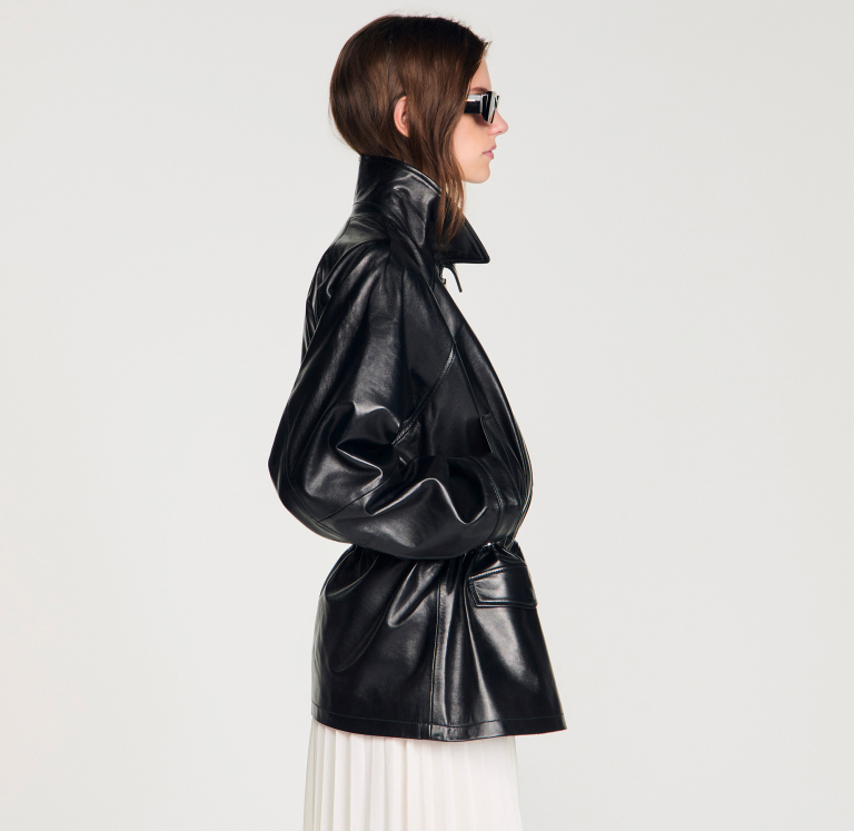 Жіноча чорна шкіряна куртка