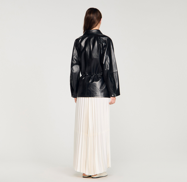 Жіноча чорна шкіряна куртка