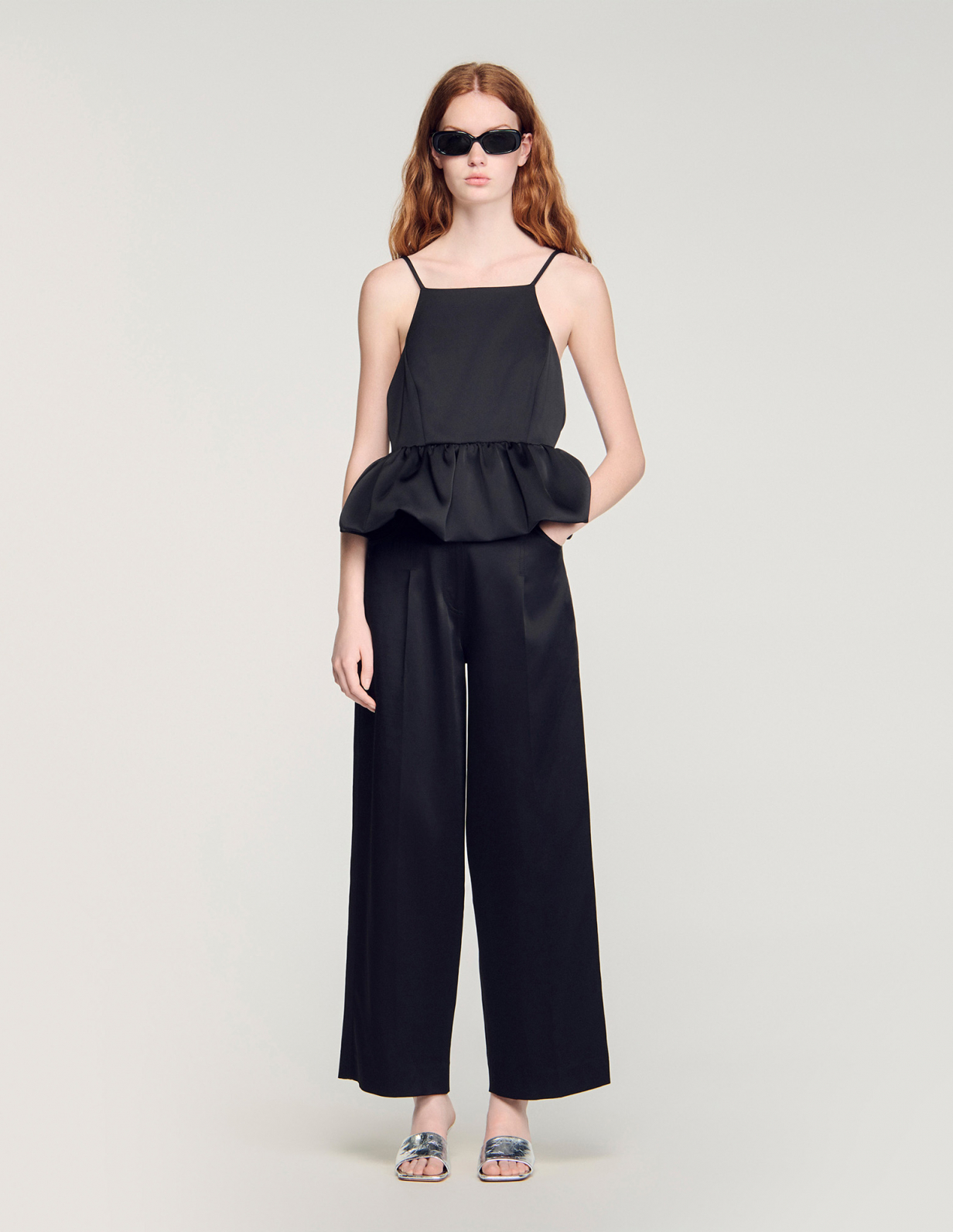 Жіночий короткий топ з оборками_1