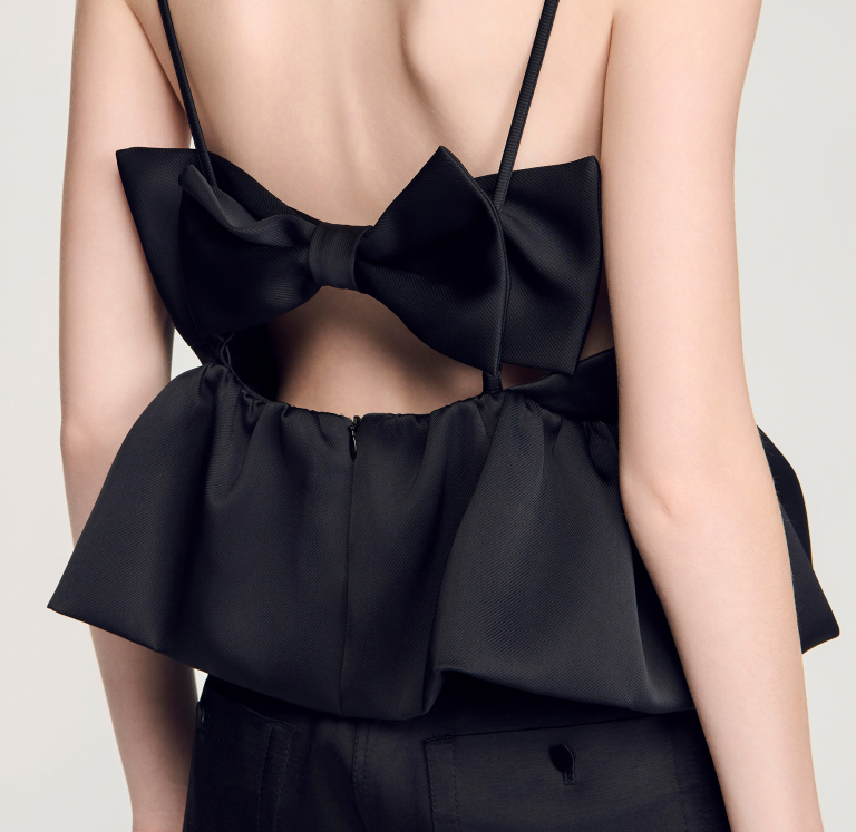 Жіночий короткий топ з оборками