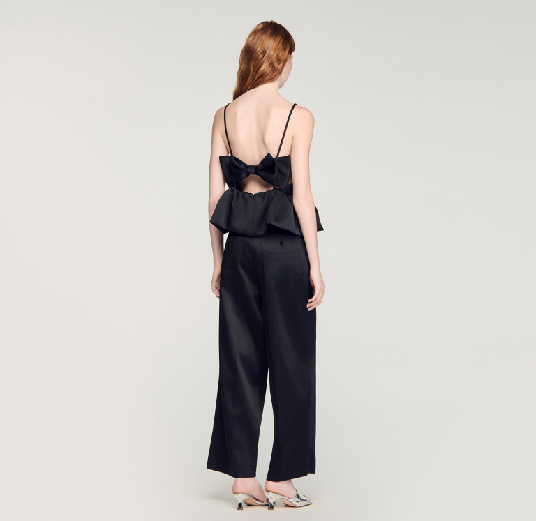 Жіночий короткий топ з оборками