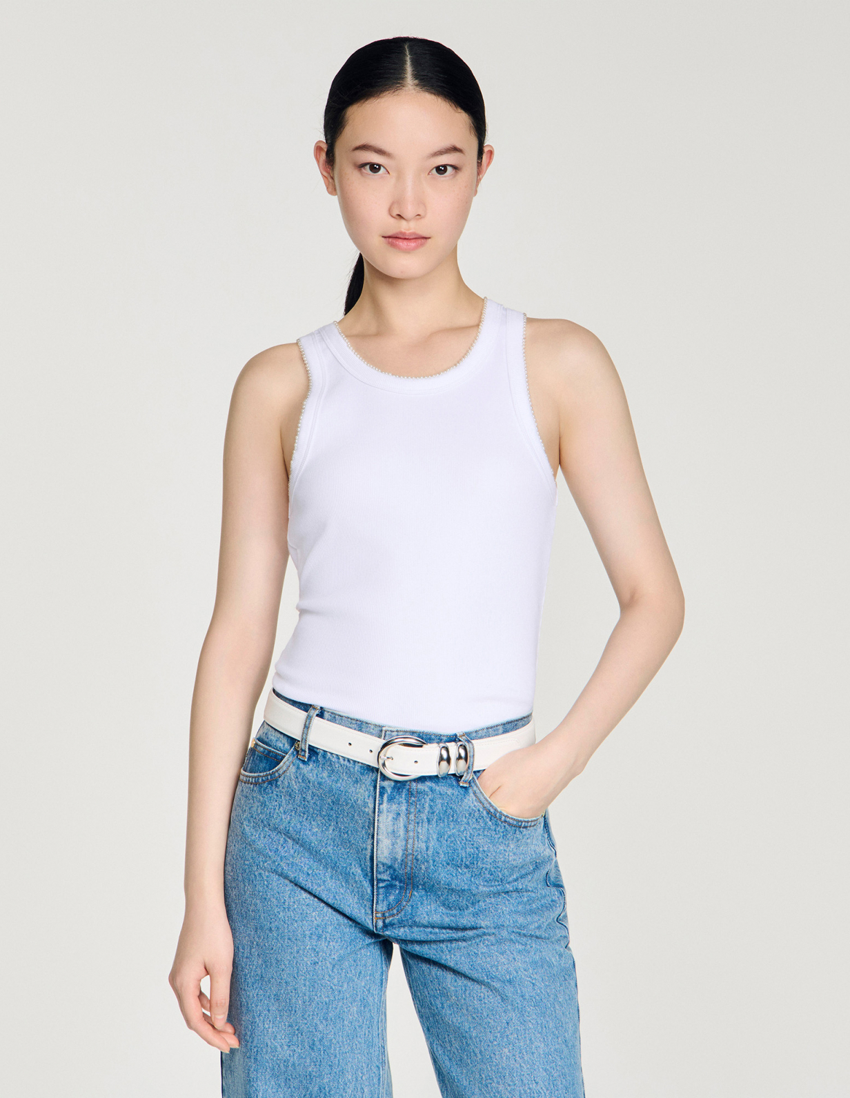 Жіночий білий топ в рубчик з бісером_4