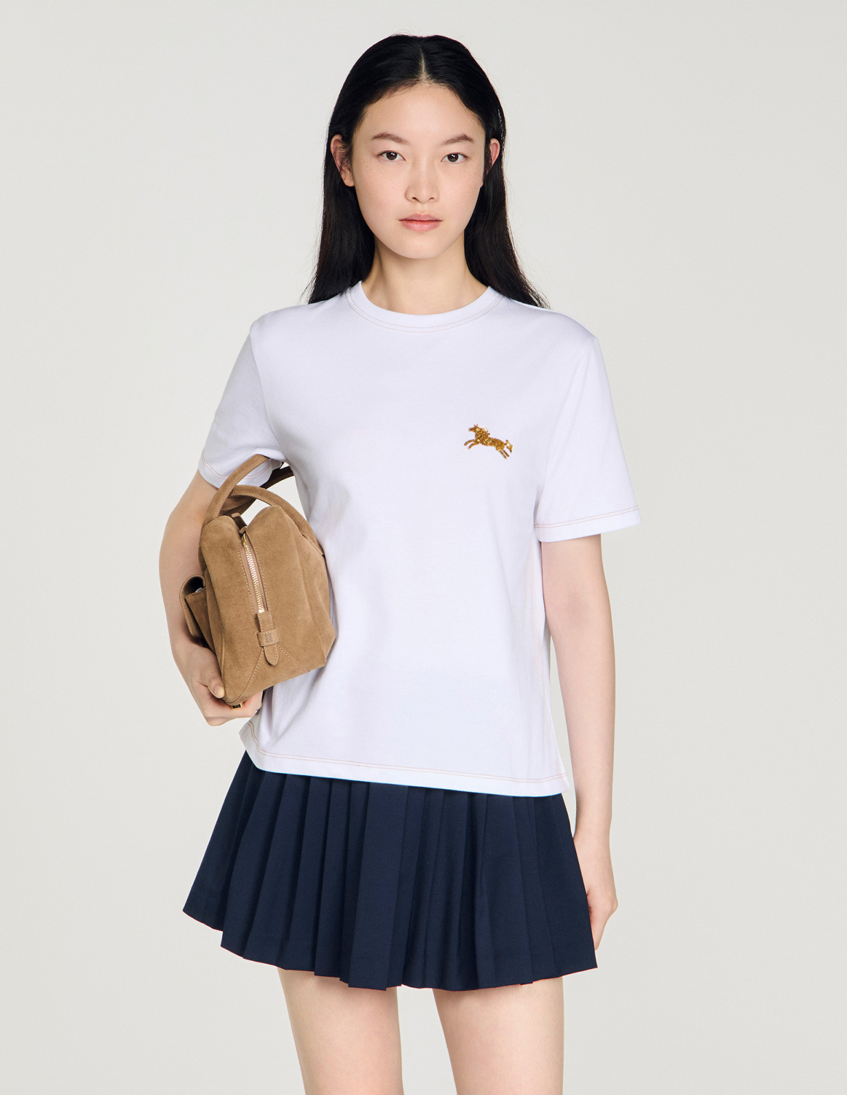 Жіноча футболка з вишивкою у вигляді коня_4