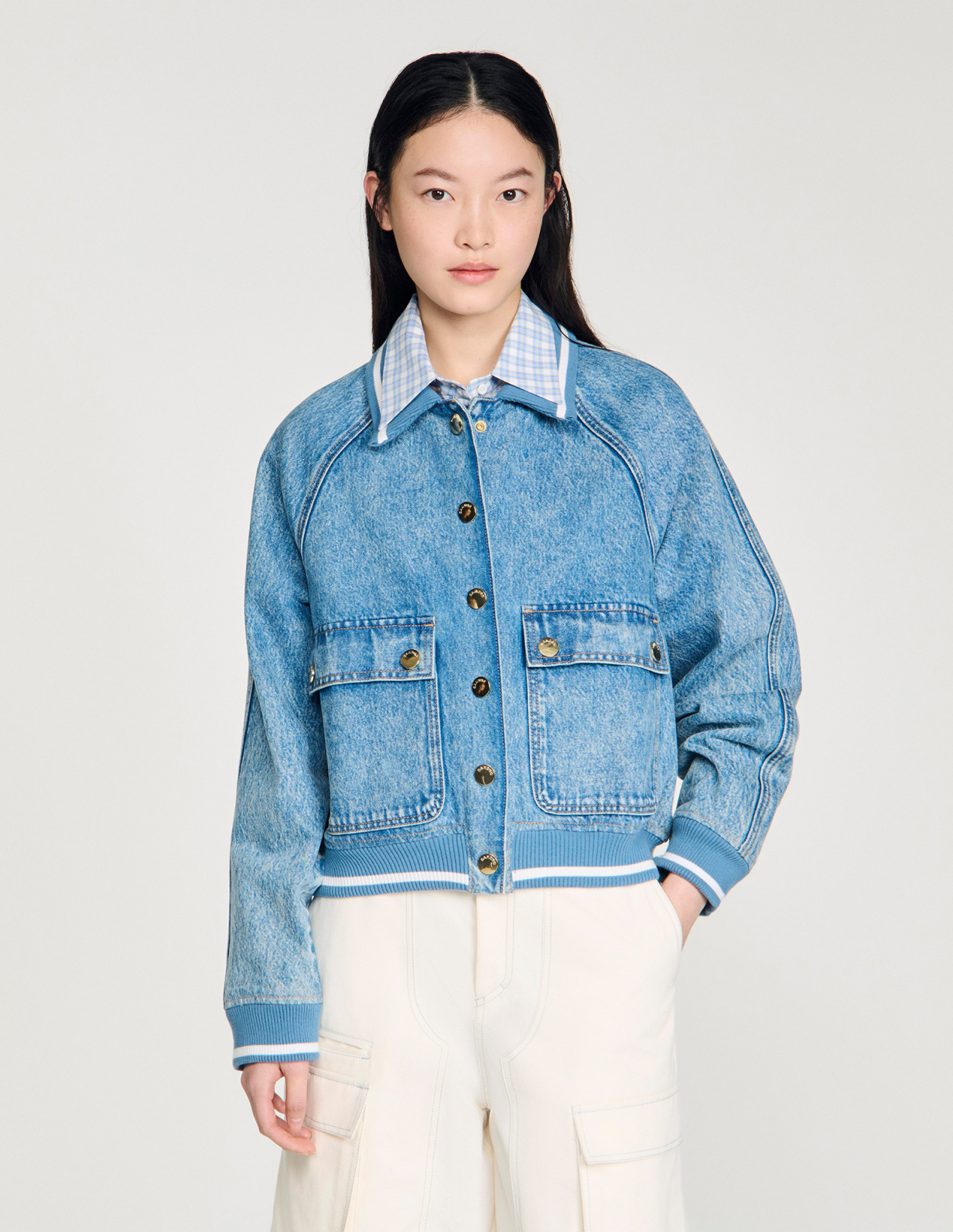 Жіноча джинсова куртка зі вставками_4