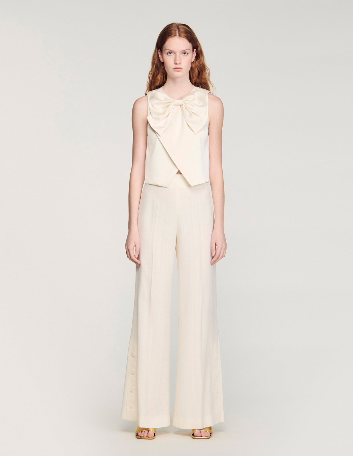 Жіночий короткий атласний топ з бантом_2