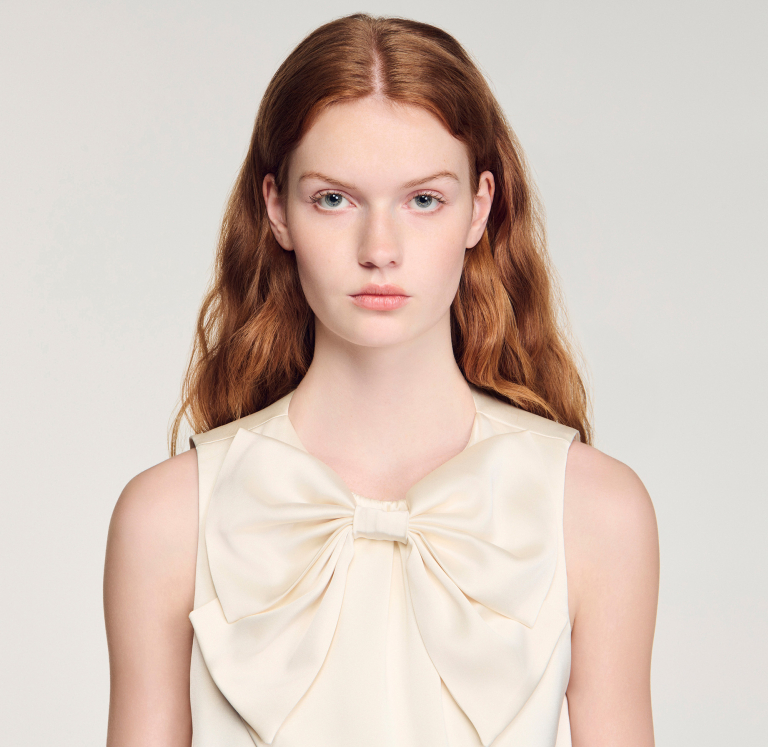 Жіночий короткий атласний топ з бантом