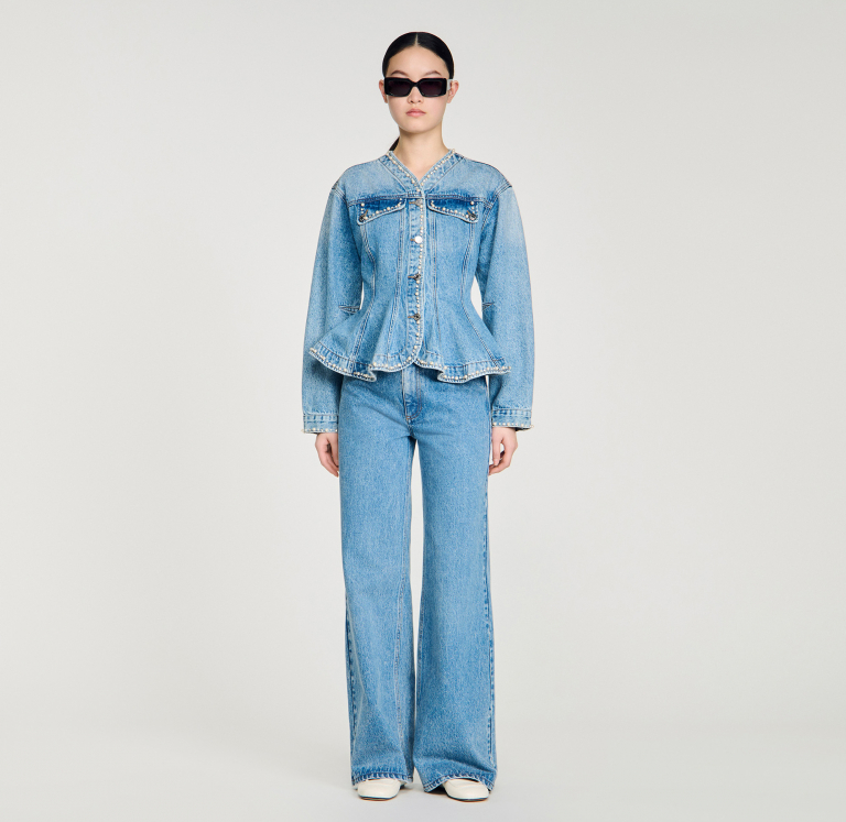 Жіноча джинсова куртка, прикрашена стразами та перлами