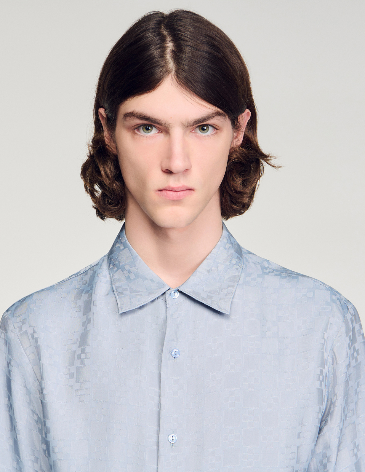 Мужская голубая рубашка с геометричским узором_3