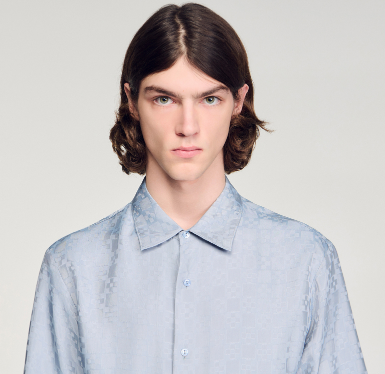 Мужская голубая рубашка с геометричским узором