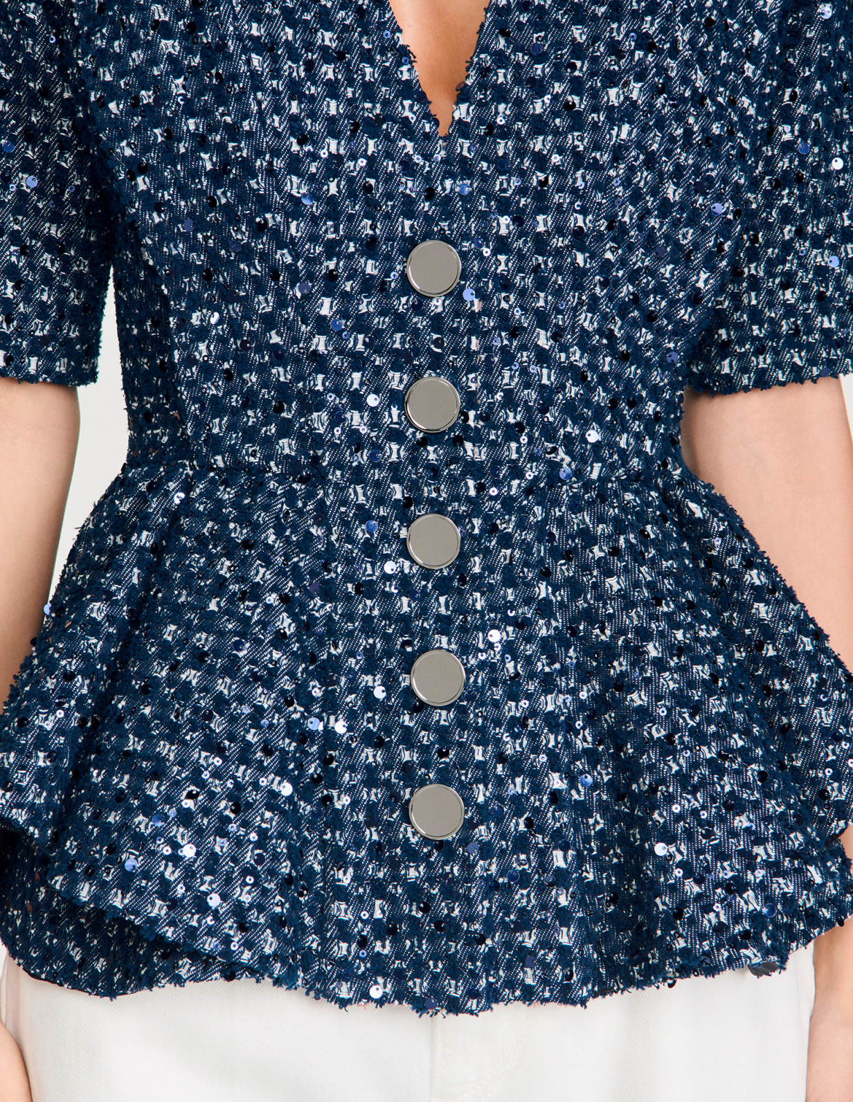 Женский жакет с баской и пайетками_3