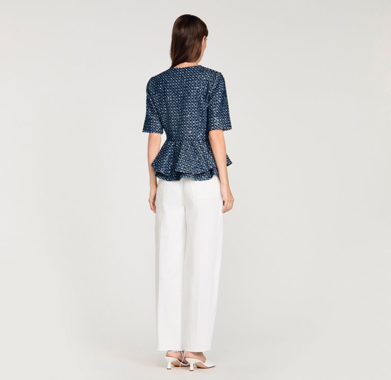 Женский жакет с баской и пайетками