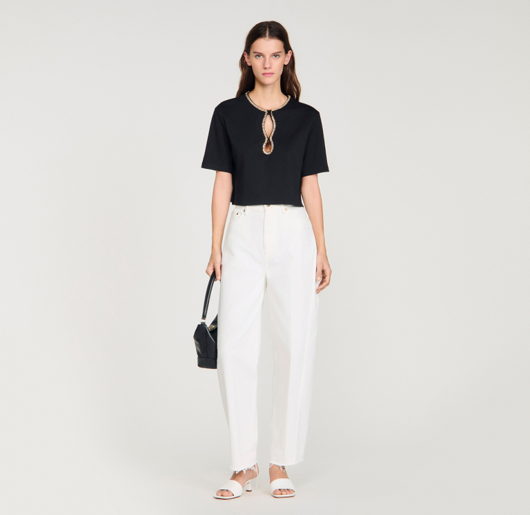 Женская укороченная футболка со стразами