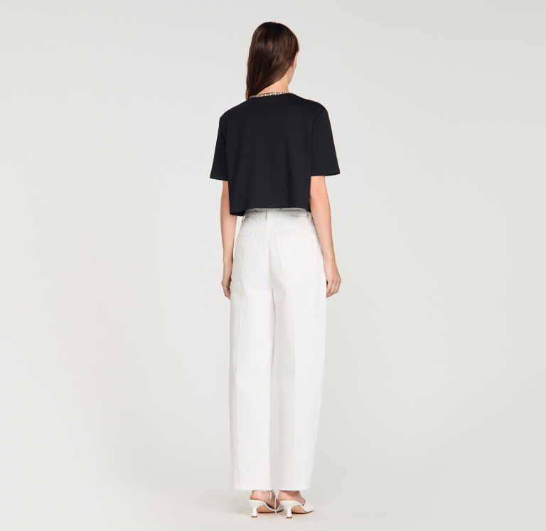 Женская укороченная футболка со стразами