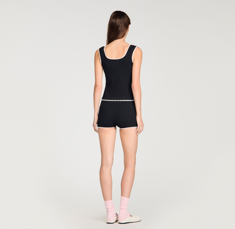 Жіночий чорний топ з вишивкою бісером