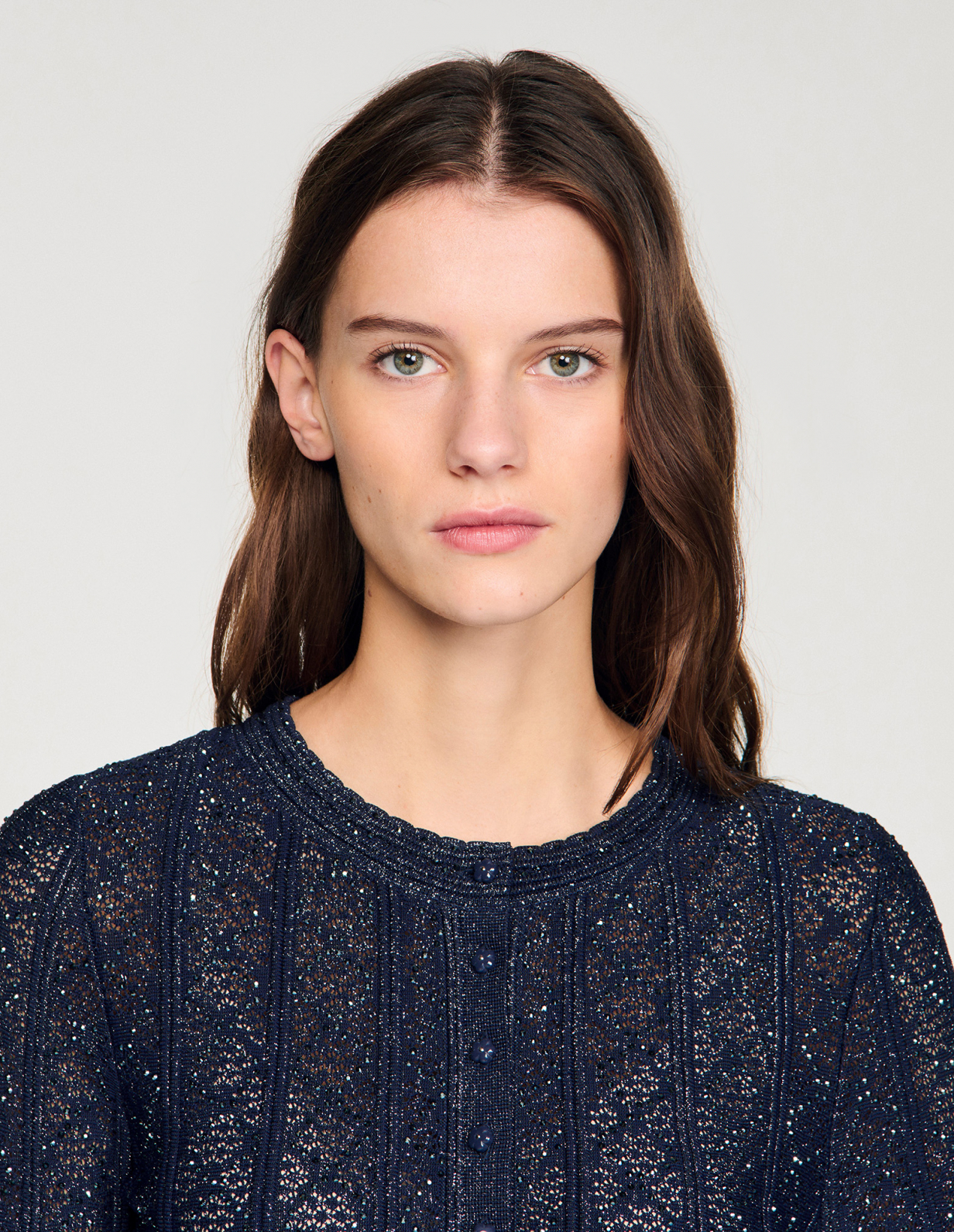 Жіночий короткий в'язаний кардиган зі стразами_3