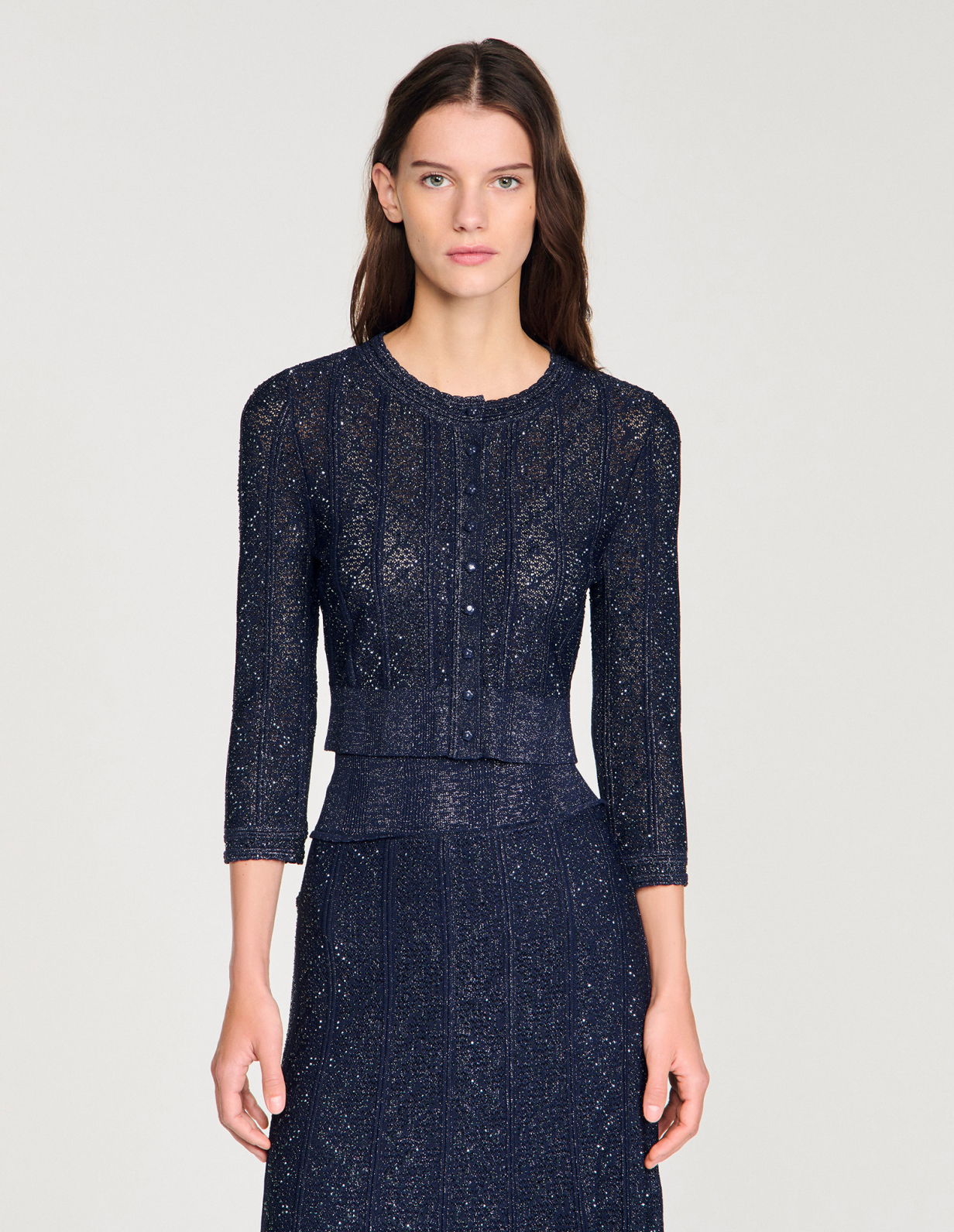 Жіночий короткий в'язаний кардиган зі стразами_4